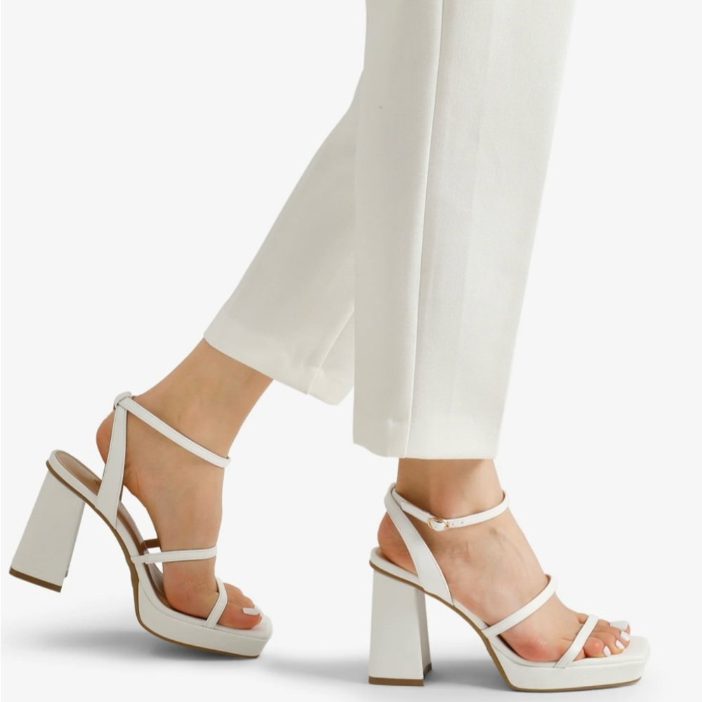 NWOT-DREAM PAIRS PLATFORM HEELS